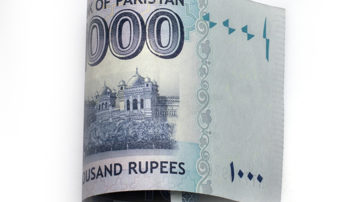 USD/PKR Pakistan Rupee Extends Losses Despite Central Bank